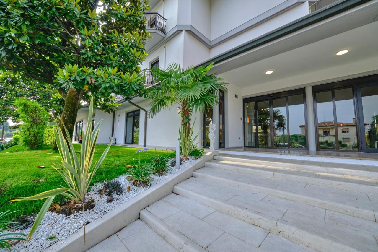 Hotel Vittoria Sirmione Exterior photo