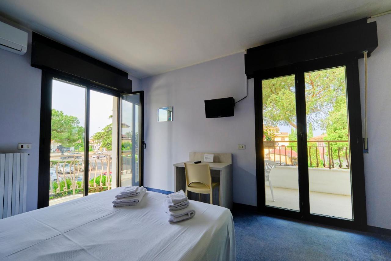 Hotel Vittoria Sirmione Exterior photo